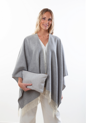 <h1>AMAIA </h1><h4>Toile Ikat rayures bleu marine et blanc</h4>