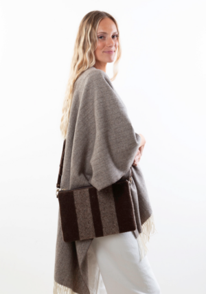 <h1>AMAIA </h1><h4> Laine et cuir foncé</h4>
