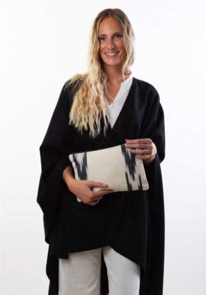 <h1>AMAIA </h1><h4>Toile Ikat NOIR /BLANC et cuir clair</h4>